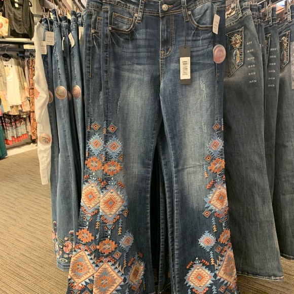 Grace in LA Denim - NWT Grace in LA small flair with embroidered detail